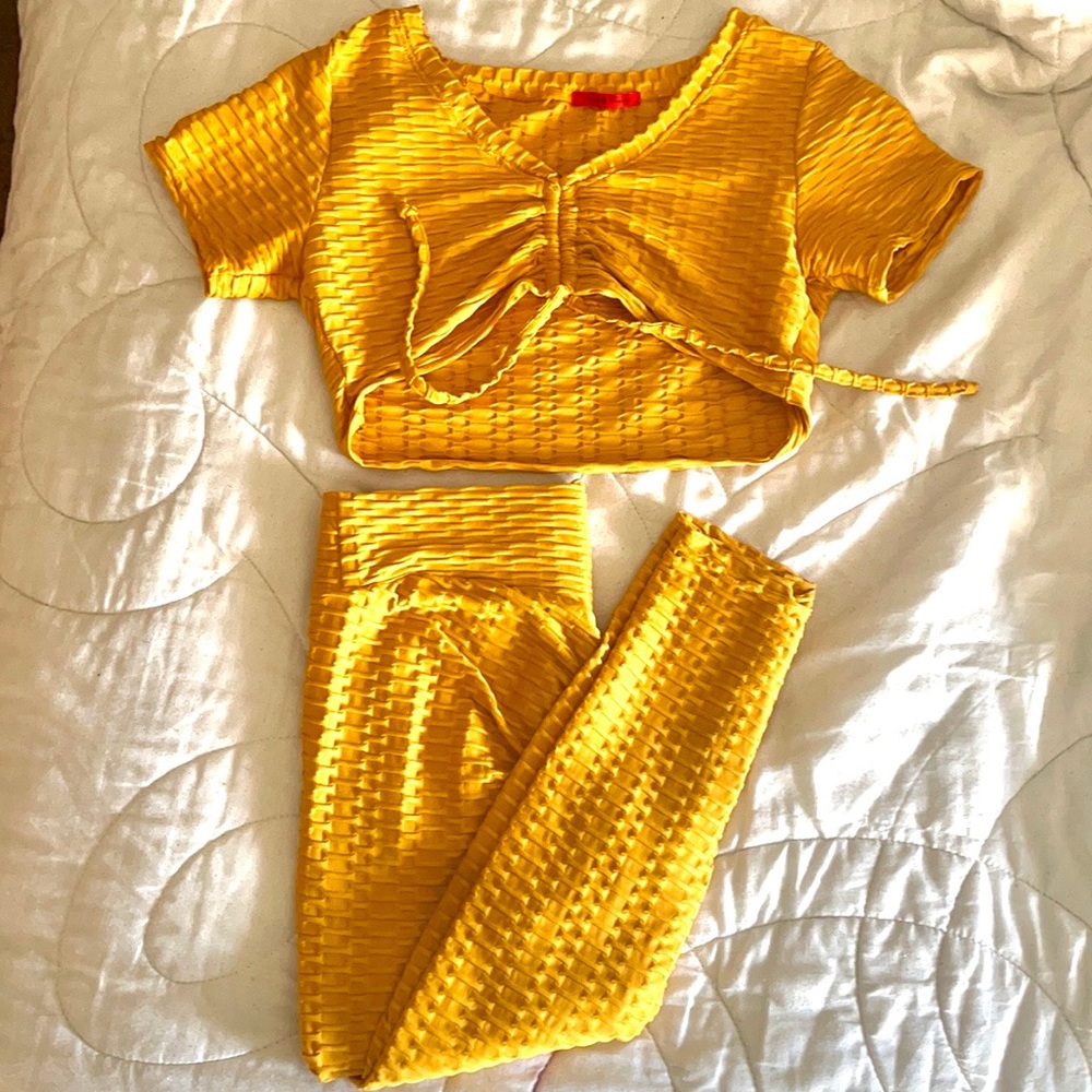 NEW W/O TAGS ( ; Roma Consept’s hooney mustards YOGA outfit… FABULOUS FITTING 🥺